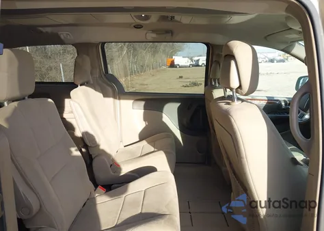 2011 Chrysler Town & Country Touring from USA, damaged, VIN 2A4RR5DG7BR633728